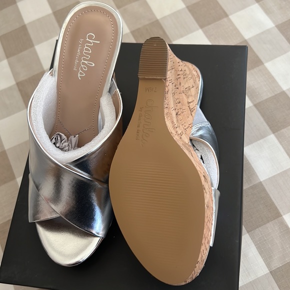 Charles By Charles David/ Latrice Wedges Sandals/ Silver - Picture 5 of 6
